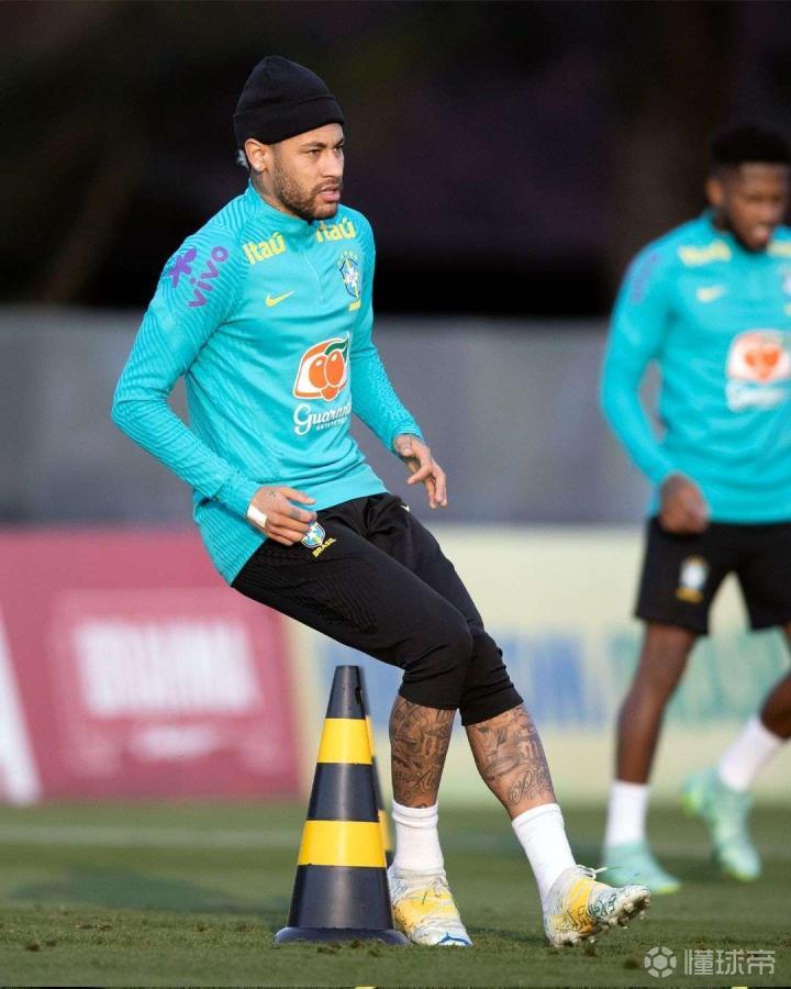 奇异果体育-包含赛前福建男篮备战美洲杯，远射贴柱细节流出，引发热议，更衣室氛围转暖的词条