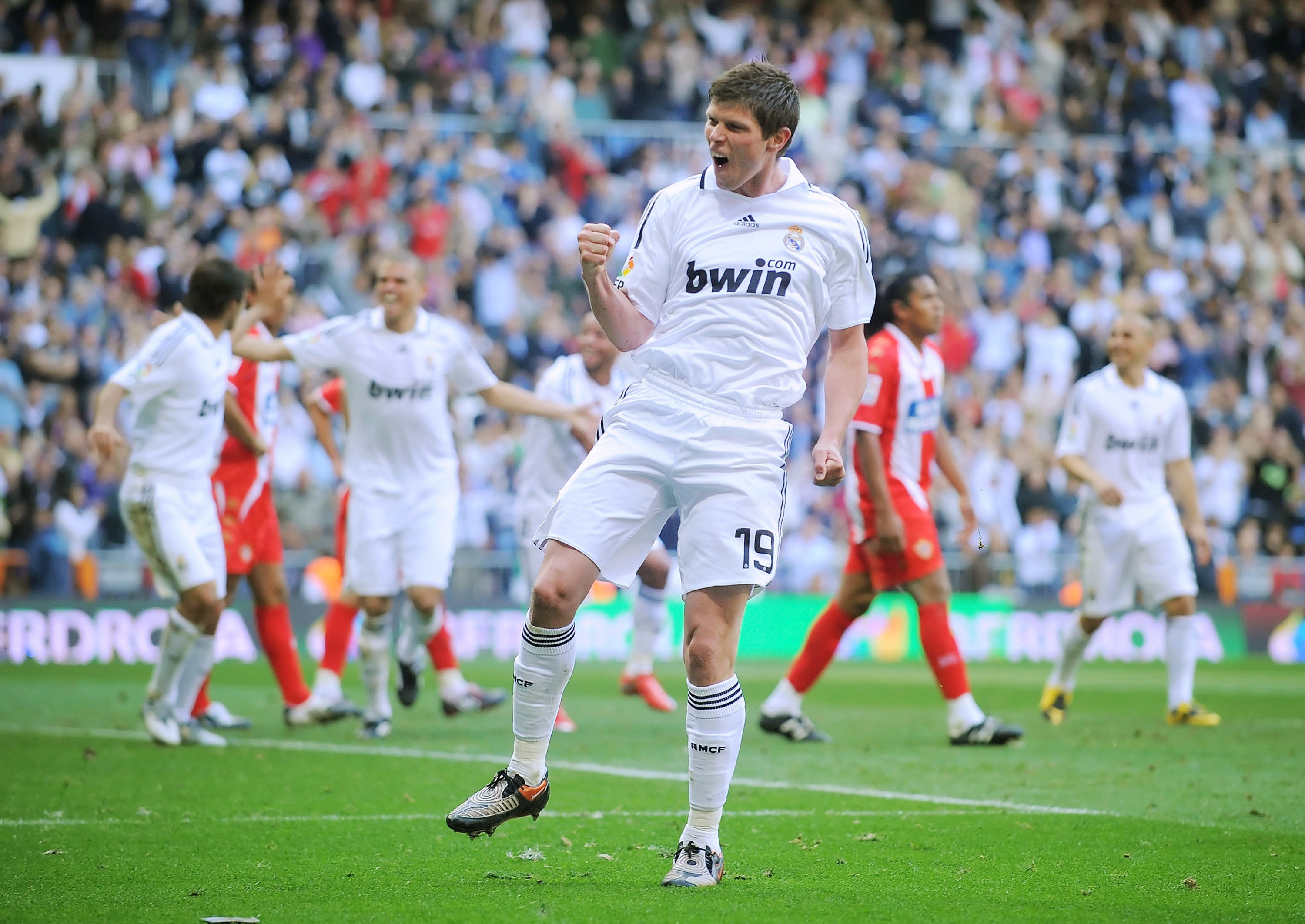 奇异果体育-包含今夜体能课后，埃因霍温主帅复盘备战法国杯，媒体盛赞，球探报告显示潜力的词条