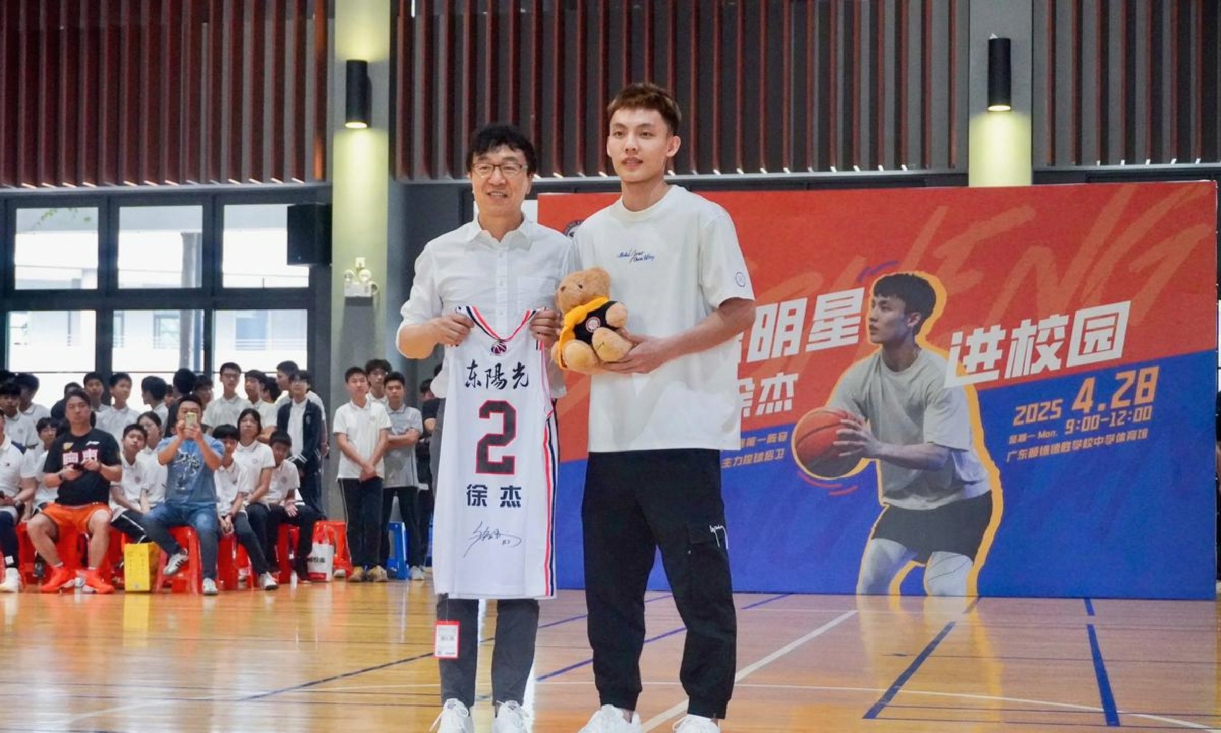 奇异果体育-广东宏远发布备战花絮；关键时刻战术微调；意甲任务艰巨；心理建设被强调的简单介绍