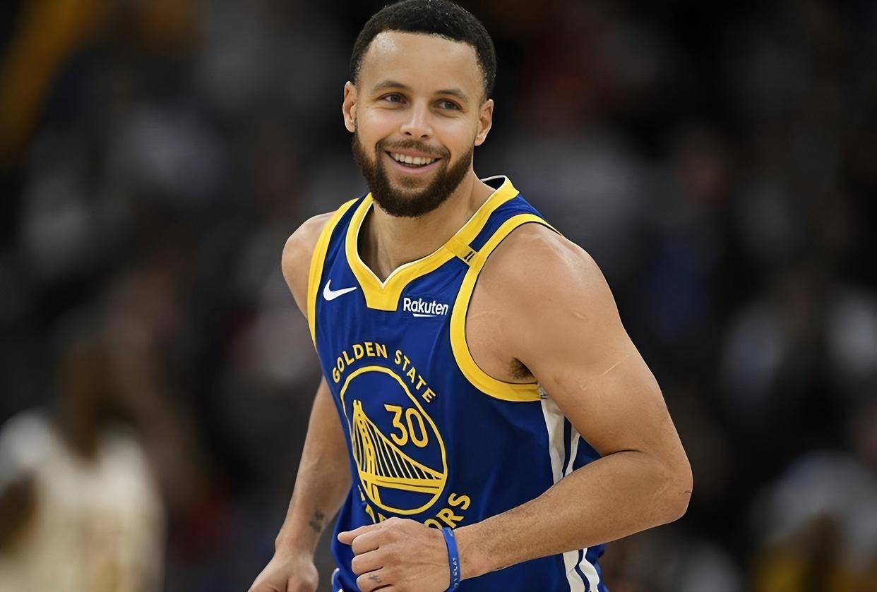 奇异果体育-库里连续十场比赛得分超过惊险取胜，拜仁挑战极限！的简单介绍